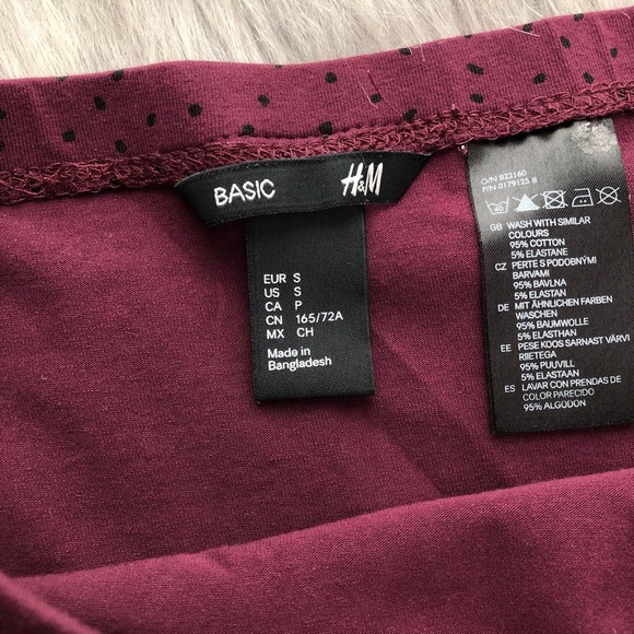 4/$30 ALL ITEMS WILL BE GONE BEFORE HOLIDAY AND NEGOTIABLE/BUY NOW! H&M Skirt - Picture 3 of 3